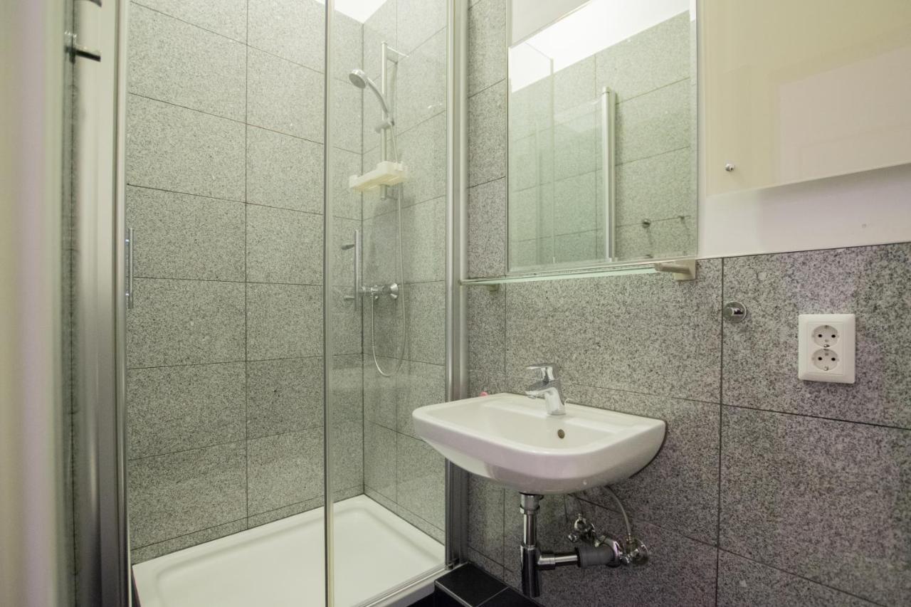 Raj Living - 1 Or 3 Room Apartments - 20 Min Messe Dus And Old Town Dus Düsseldorf Dış mekan fotoğraf