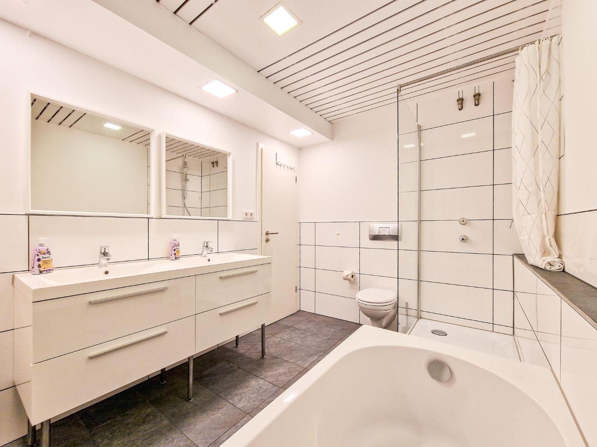 Raj Living - 1 Or 3 Room Apartments - 20 Min Messe Dus And Old Town Dus Düsseldorf Dış mekan fotoğraf